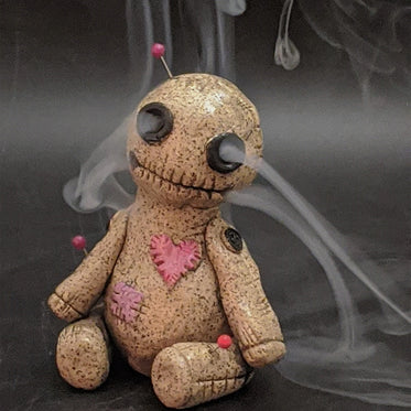 left-cursed-doll-funny-garden-ornaments-resin-sculpture-statues